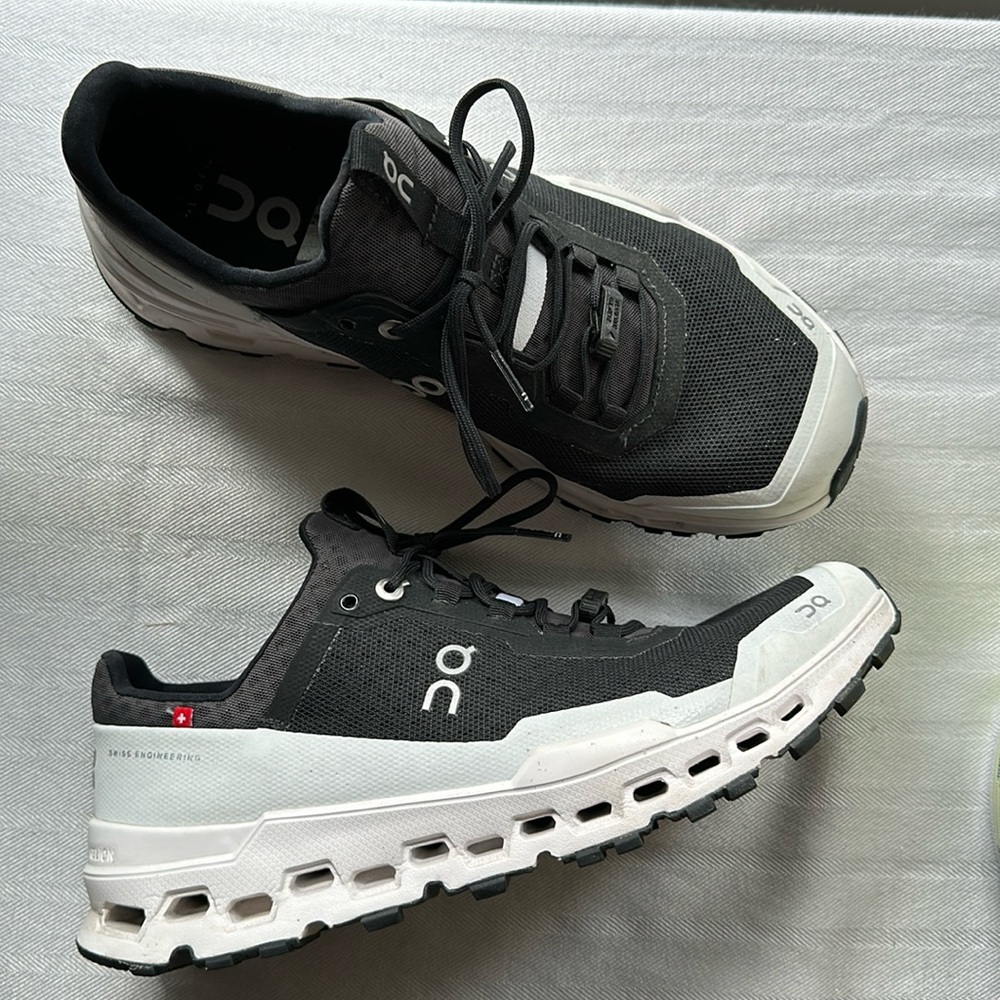 Women’s On Cloud Black and White Sneakers